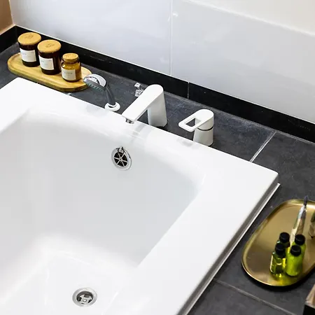 Avangard Horodotska 31 * Lviv