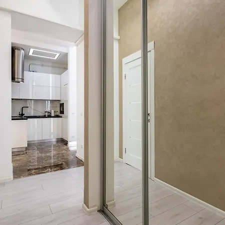 Avangard Horodotska 31 *