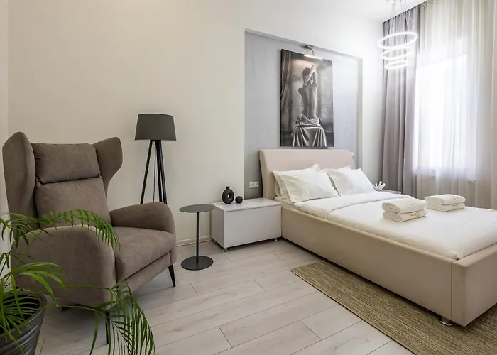 Avangard Horodotska 31 *